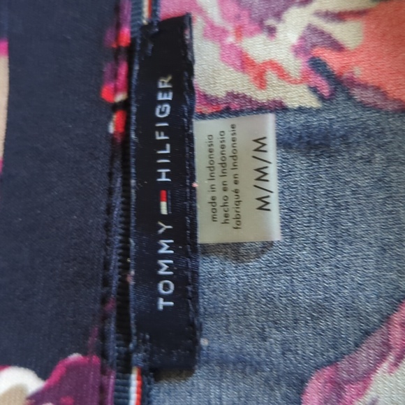 FREE WITH PURCHASE! Tommy Hilfiger sleeveless collared half-zip blouse - Picture 2 of 5